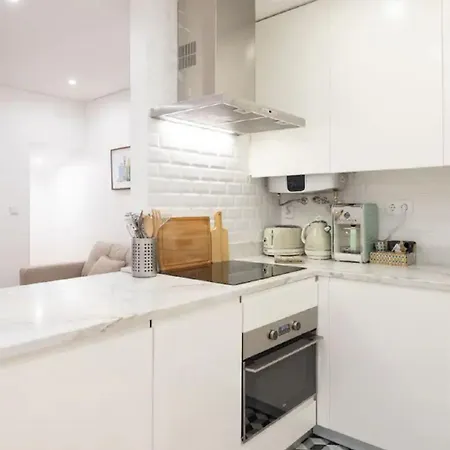 Comfortable In Bairro Alto By Lovelystay Apartman