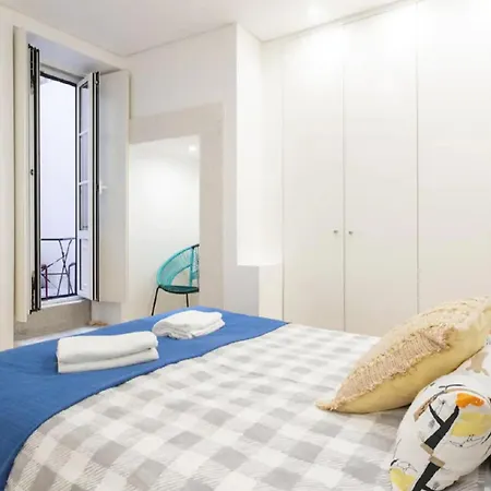 아파트 Comfortable In Bairro Alto By Lovelystay *