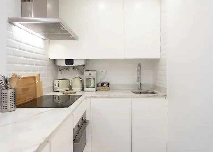 Comfortable In Bairro Alto By Lovelystay Lisbon