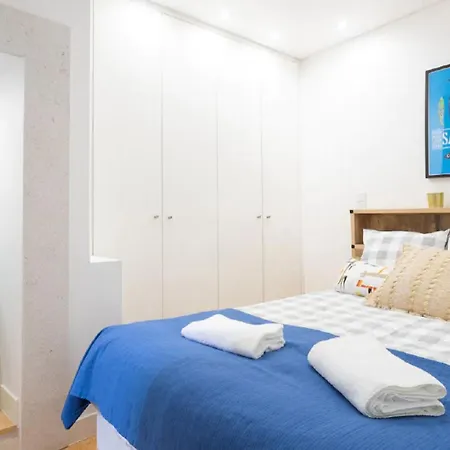 Comfortable In Bairro Alto By Lovelystay